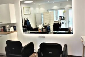 Friseurmeisterin Carolin Petzendorfer