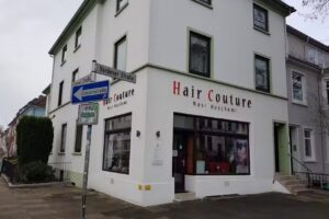 Friseurmeisterin Nasi Haschemi