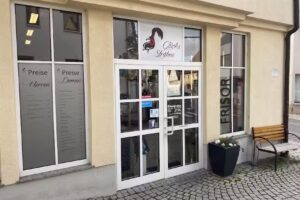 Friseursalon Gl&uuml;cks Str&auml;hne