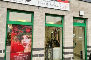 Friseursalon ,, haarsträubend gut,,