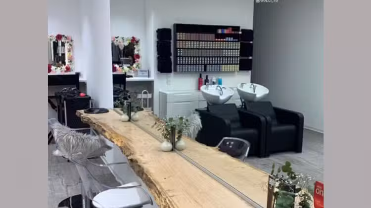 Friseursalon Hairlich im Lechland Center (Erdgeschoss)