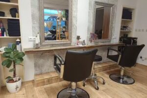 Friseursalon & Kosmetikstudio Mit Haut und Haar
