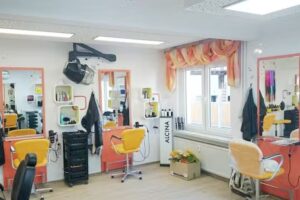 Friseursalon Um Haaresbreite