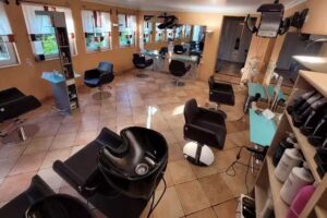 Fris&ouml;r Haar-Scharf