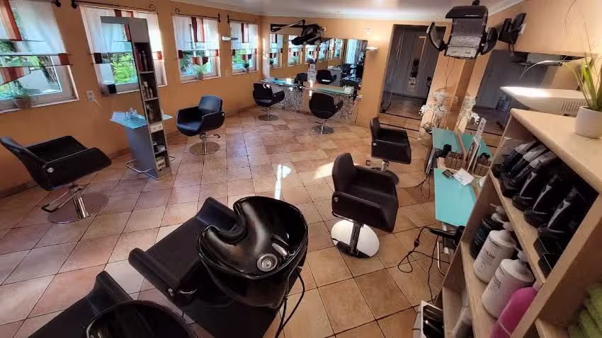 Fris&ouml;r Haar-Scharf