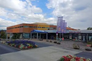 Fris&ouml;r Neue Welle Im Thermalbad