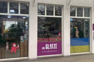 Fris&ouml;rteam: Zur Glatze