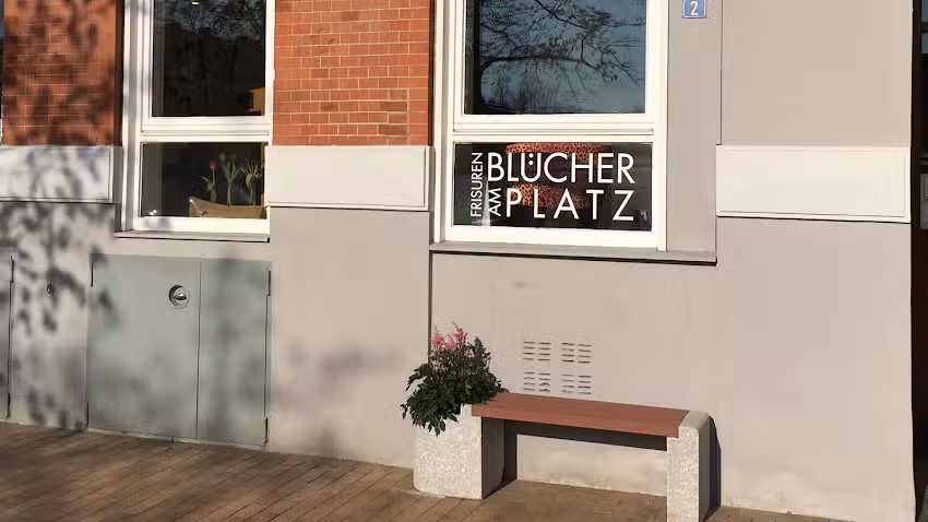 Frisuren am Bl&uuml;cherplatz