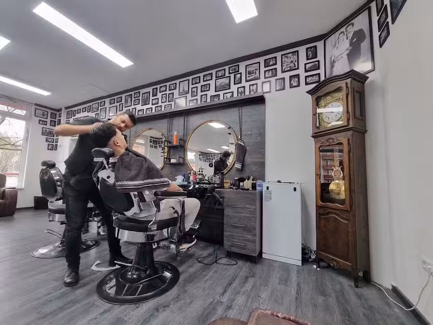 GENTLEMAN&rsquo;S BARBER