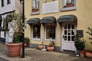 Gertrud H&uuml;bner Frisurenst&uuml;bchen