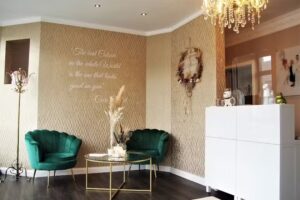 Golden Home of Hair by Luisa Wache Friseurmeisterin