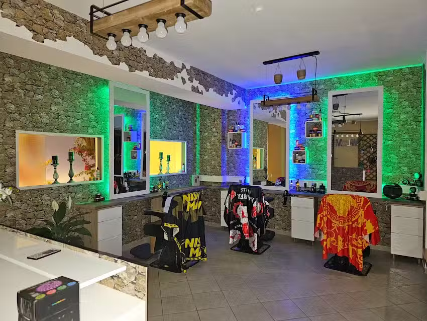 Haare Schnitt bei Salah