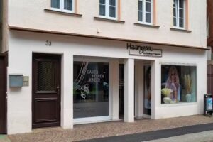 Haargenau by Andrea und Yasemin