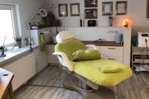 Hair & Beauty by Nicole