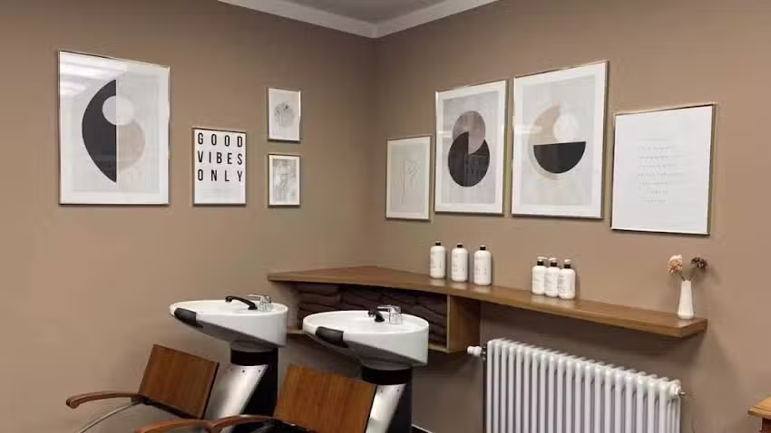 Hair & Beauty Lounge by Melanie Maurus