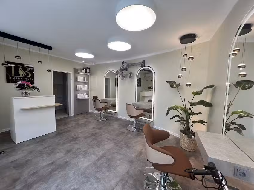 Hairstyle by Le Binh Dorn