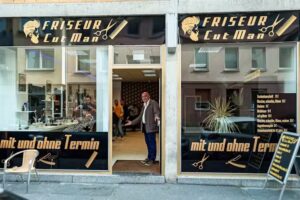Herrenfriseur Cut Man