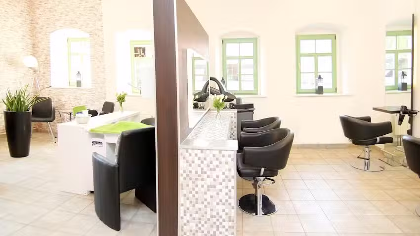 H&Ouml;Fhair & nails