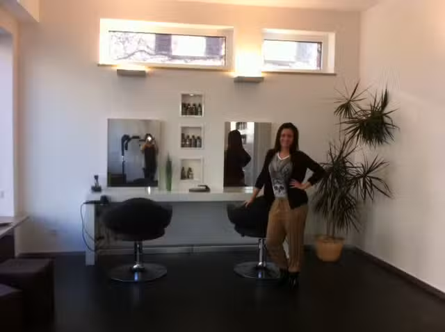 Indira&rsquo;s Top-Hair