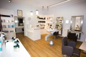 Inga S&ouml;llig &ndash; Friseure & Profis f&uuml;r Per&uuml;cken aus Leidenschaft