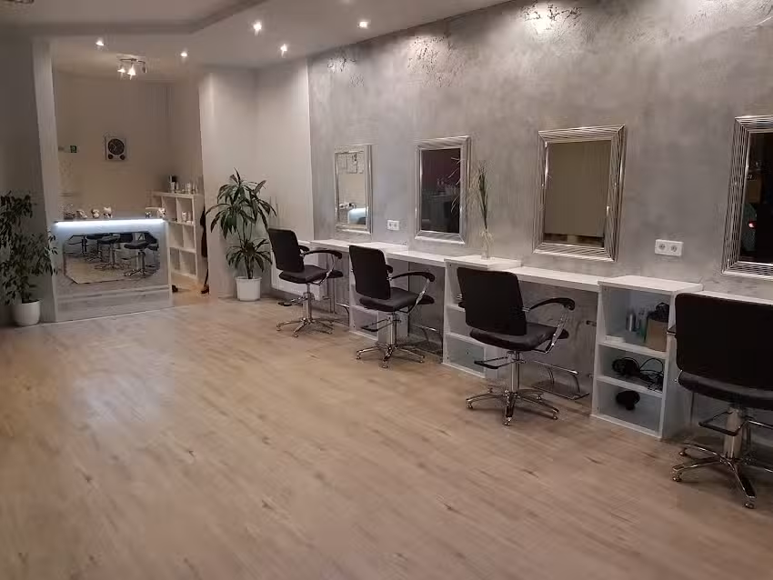 Internationaler Hair-Stylist am Rathausplatz Pino