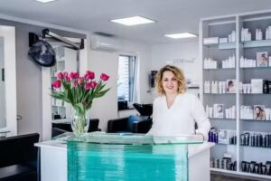 Irina Sch&ouml;nberger Friseur Kreuzau &ndash; D&uuml;ren / Lockenhaarschnitt / Haarfarbe / Extensions