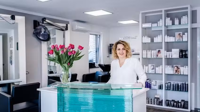 Irina Sch&ouml;nberger Friseur Kreuzau &ndash; D&uuml;ren / Lockenhaarschnitt / Haarfarbe / Extensions