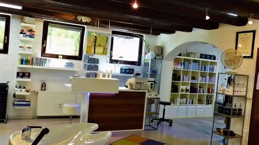 Kerstins Haarstudio mit Nagelstudio