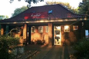 Kinkys Friseur im Park