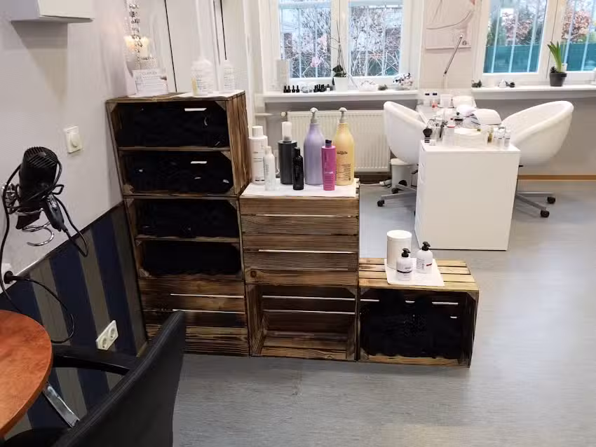 Kosmetik, Friseur und Nagelstudio Carola Linde