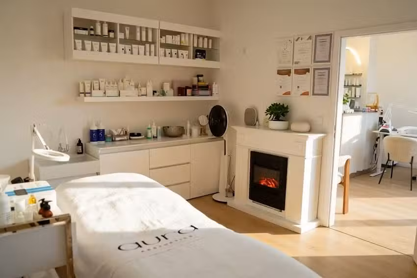 Kosmetikstudio Aura Aesthetics &ndash; dauerhafte Haarentfernung in M&uuml;nchen, Gesichtsbehandlungen, Sugaring, Waxing, Pedik&uuml;re