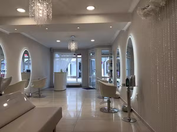 LAORIA Salon &ndash; By Natalie