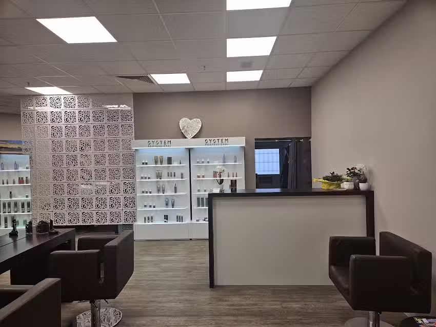 Liz-hair by Nadine & Team