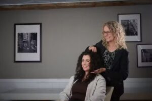 LOCKENFRISEUR haarverliebt Iris Scheuermann Locken &ndash; Calligraphycut Expertin