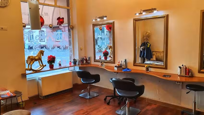 Marina&rsquo;s Hair Studio