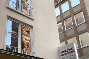 mein fris&ouml;r edina & &uuml;mran ehem. by emmi schalk