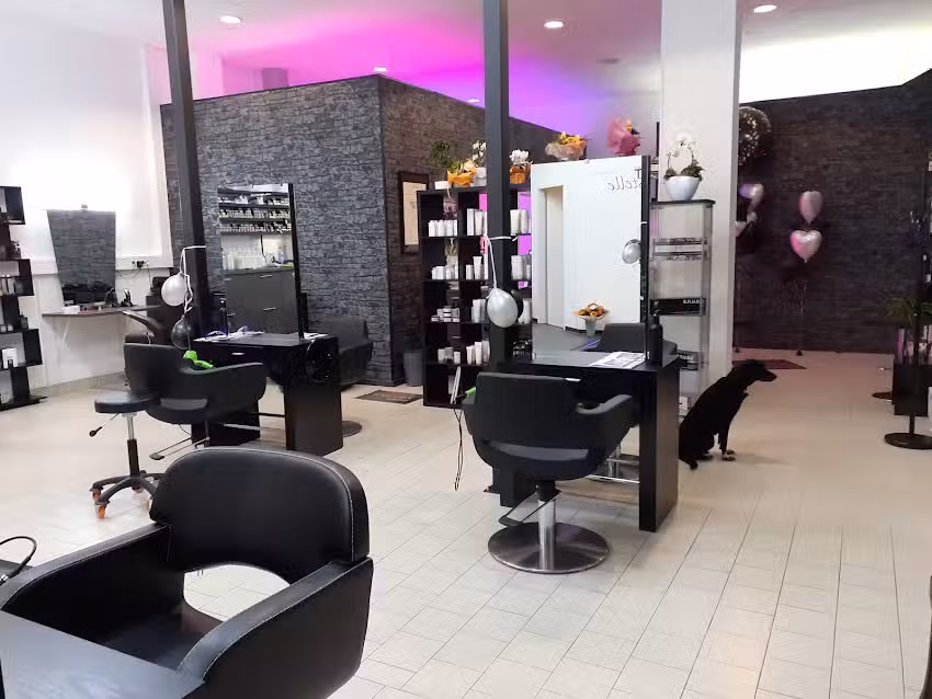 Melanie&acute;s Schnittstelle Friseur &bull; Solarium &bull; Beauty
