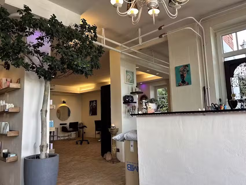 Meryem Anselmi &ndash; Coiffeur