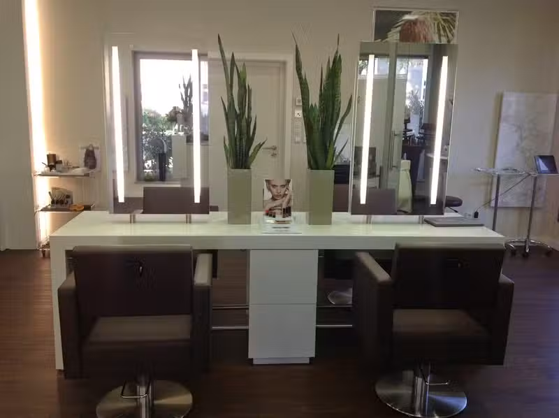 Michaela Miller Hair &middot; Beauty &middot; Make Up