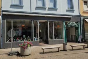 MIRO&rsquo;S HAIRPOINT