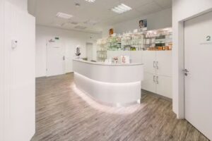 MVZ Haut- und Laserzentrum Bayreuth GmbH, &Auml;rztlicher Leiter: Dr. med. Matthias Suckow