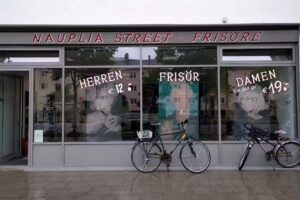 Nauplia Street Fris&ouml;re