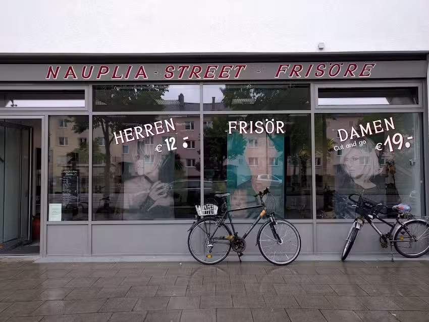 Nauplia Street Fris&ouml;re