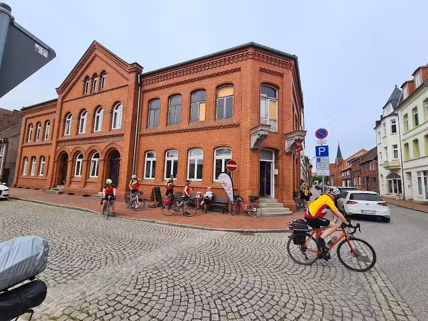 Neue Linie e.G. &ndash; Friseur D&ouml;mitz