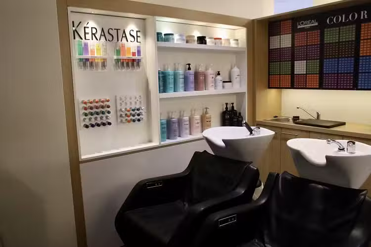 Neue Linie &ndash; Friseur- und Kosmetiksalon