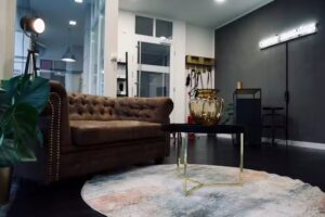 never monday. hairdresser