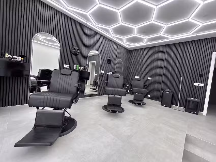 Ogi&rsquo;s cut&shave