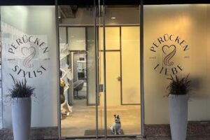 Per&uuml;ckenstylist