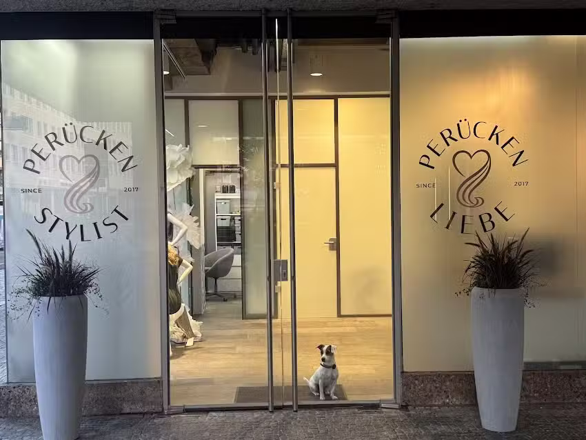 Per&uuml;ckenstylist