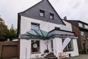 Ph&ouml;nix Hair & Beauty